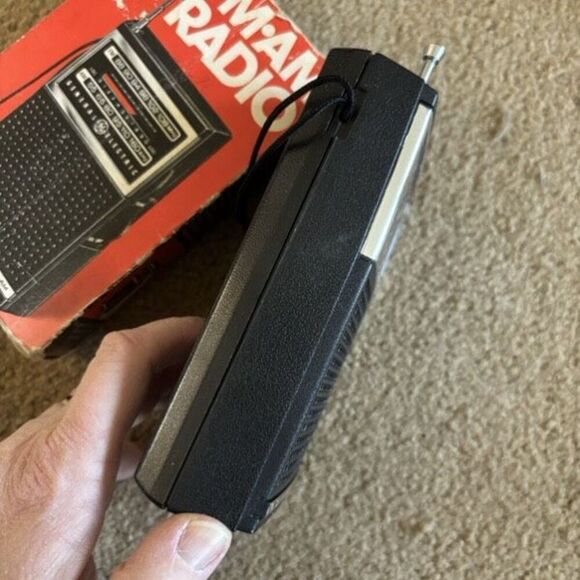 GE General Electric 7-2500 FM-AM Radio *Read* - Picture 6 of 10